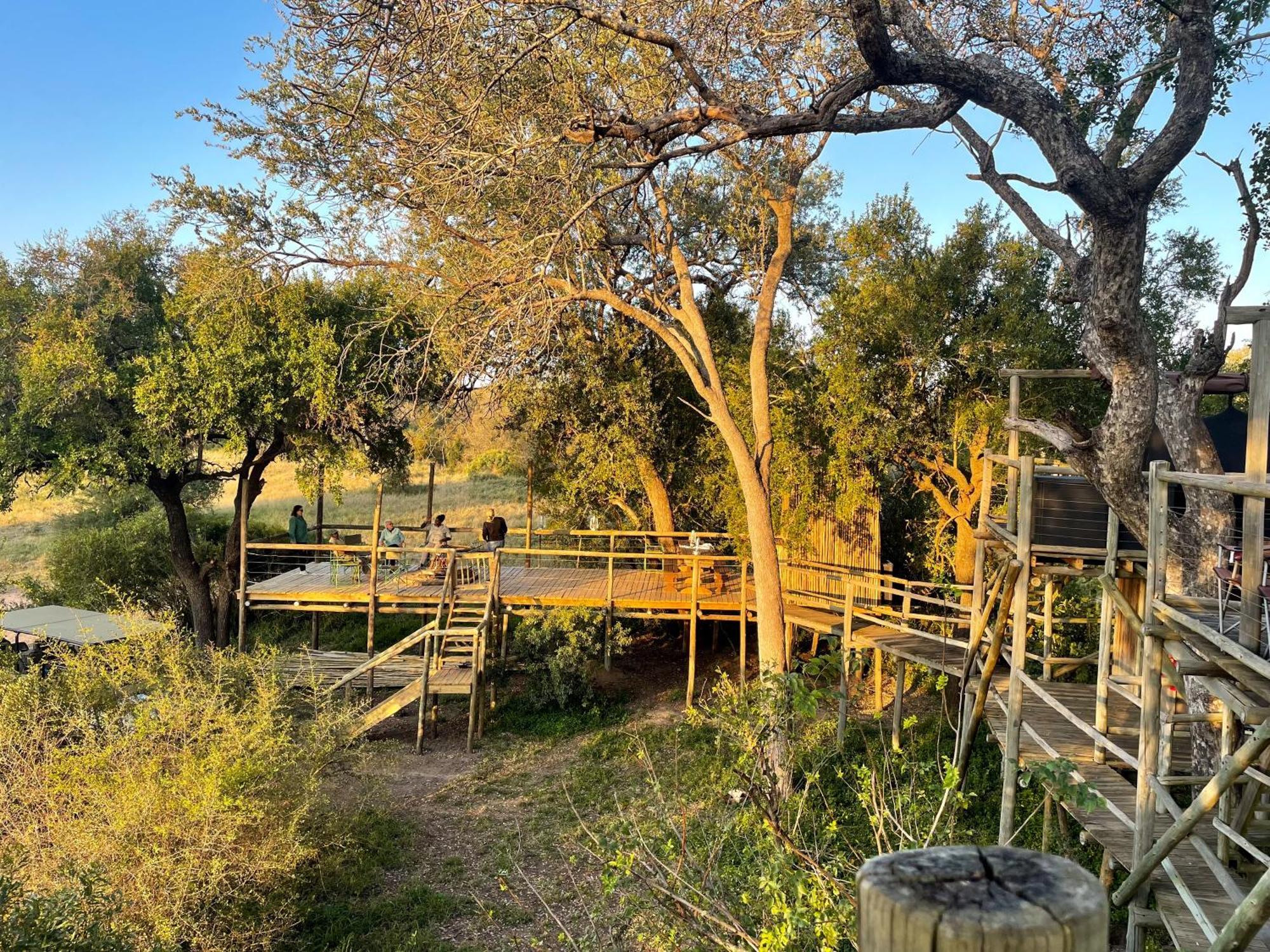 Rhino Walking Safaris Hotel Скукуза Екстериор снимка