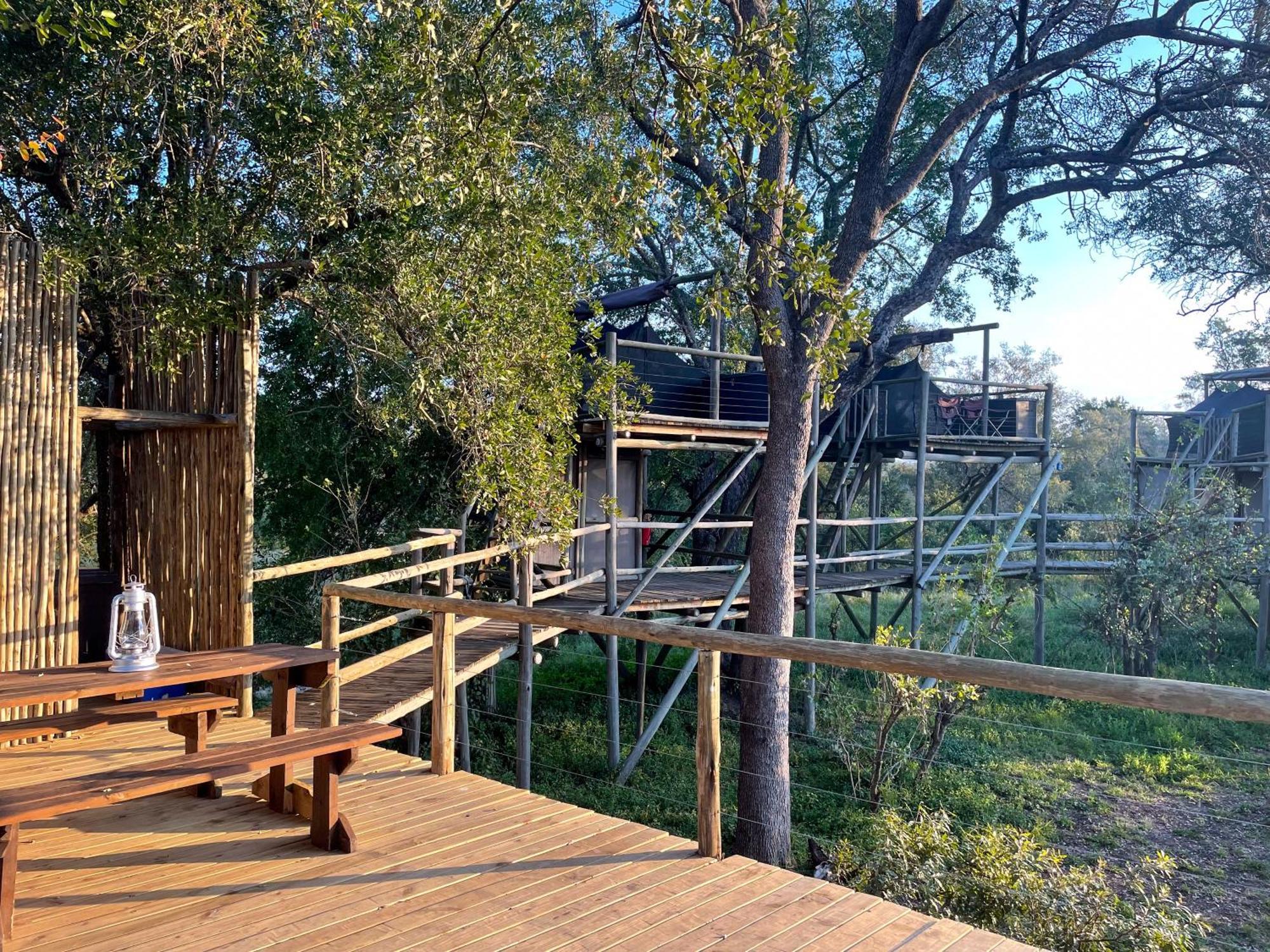 Rhino Walking Safaris Hotel Скукуза Екстериор снимка