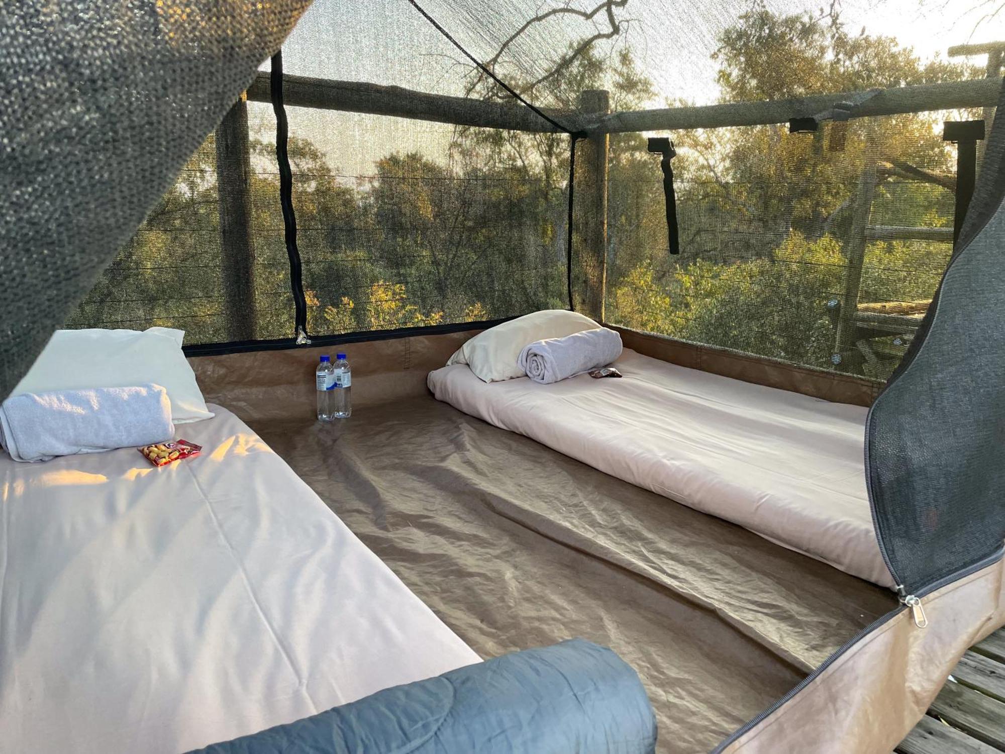 Rhino Walking Safaris Hotel Скукуза Екстериор снимка