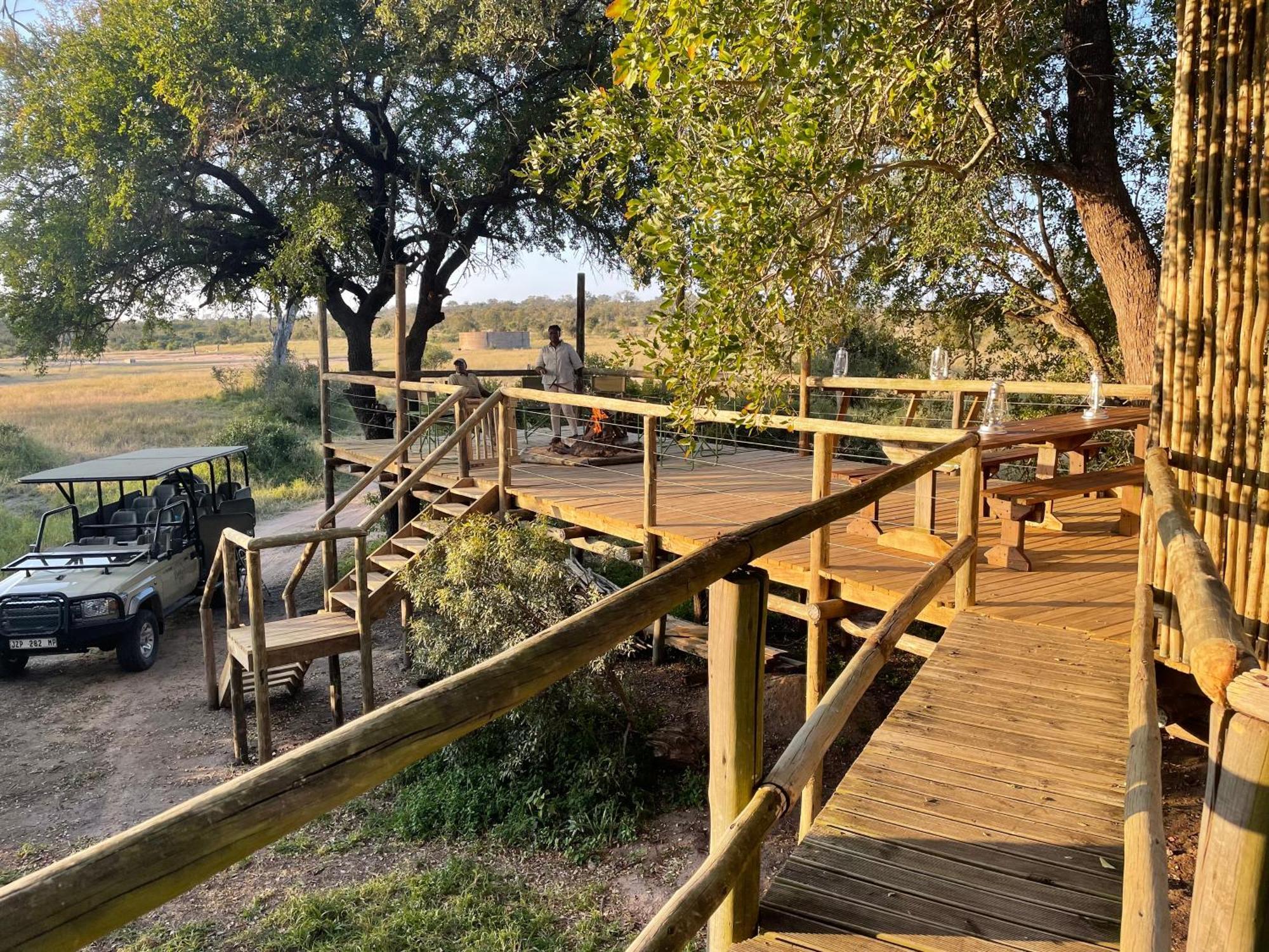 Rhino Walking Safaris Hotel Скукуза Екстериор снимка