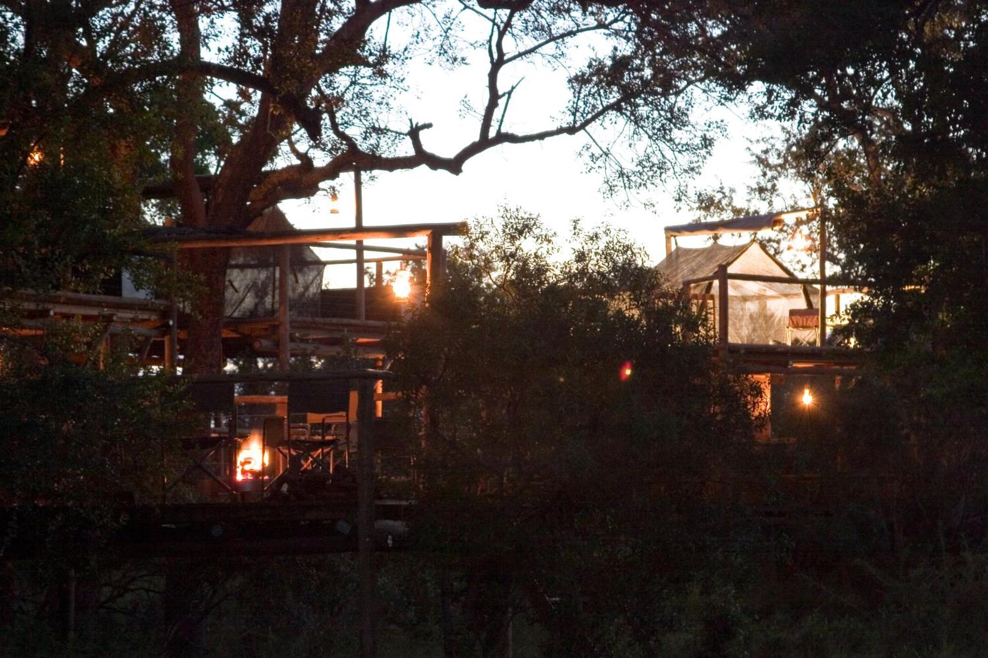 Rhino Walking Safaris Hotel Скукуза Екстериор снимка