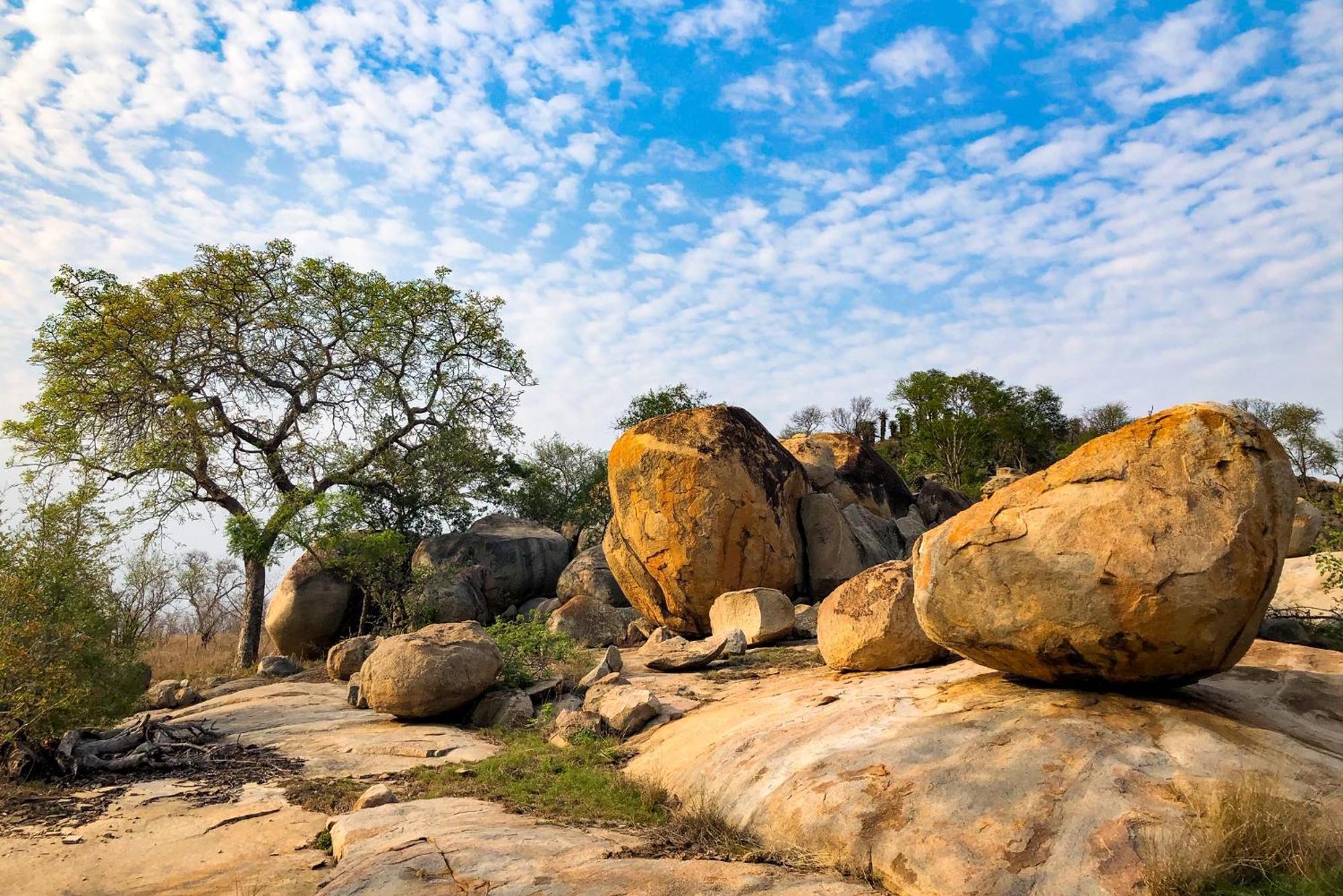 Rhino Walking Safaris Hotel Скукуза Екстериор снимка