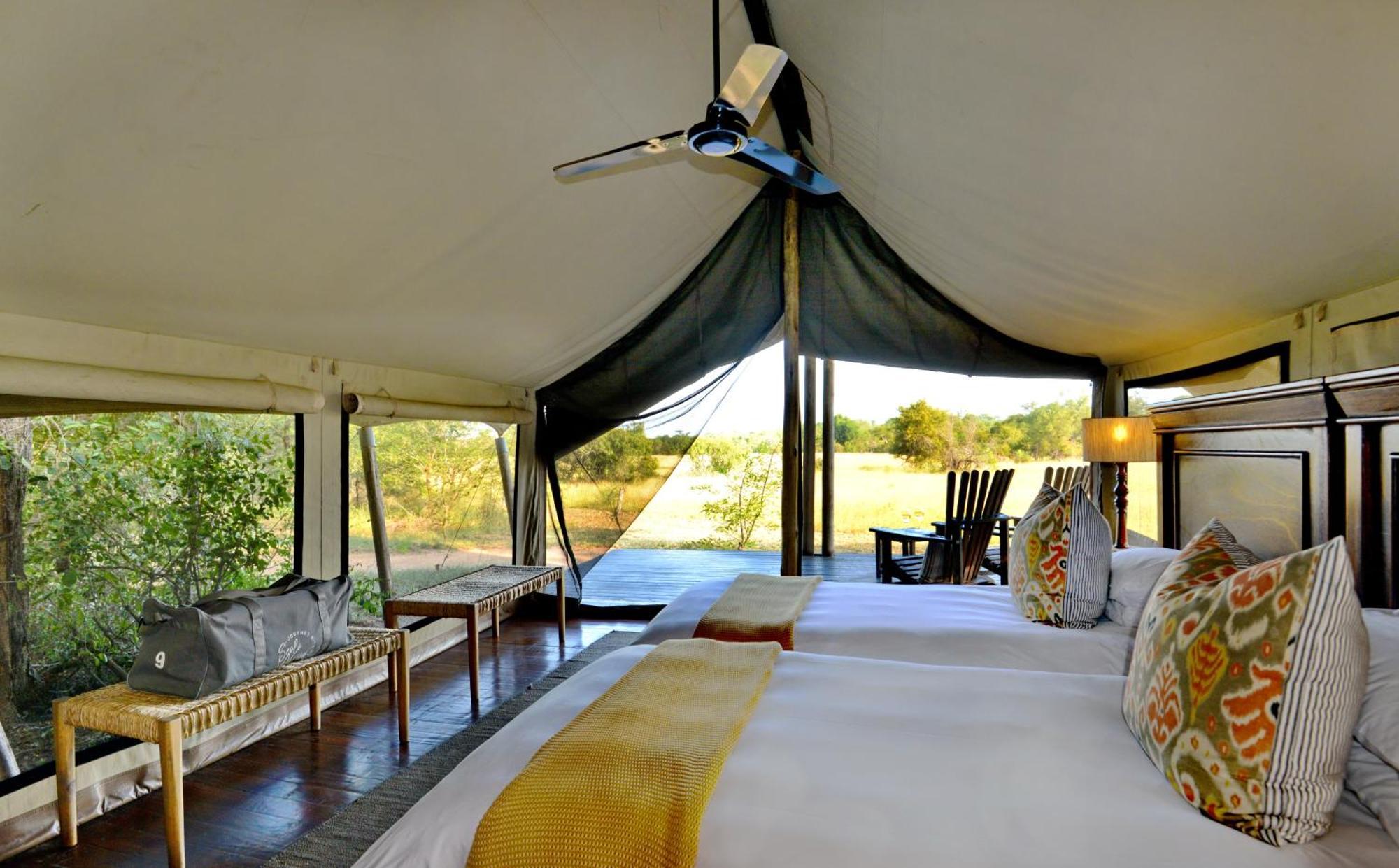 Rhino Walking Safaris Hotel Скукуза Екстериор снимка