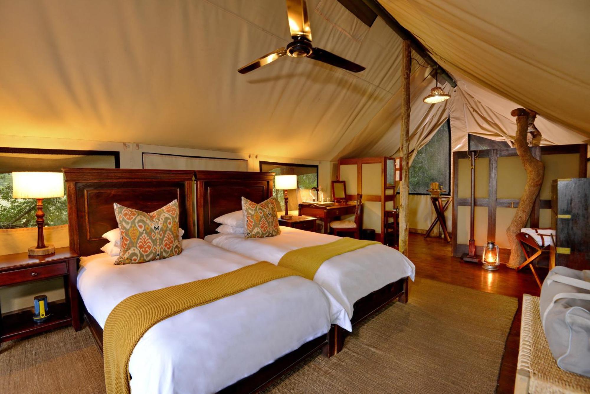 Rhino Walking Safaris Hotel Скукуза Екстериор снимка