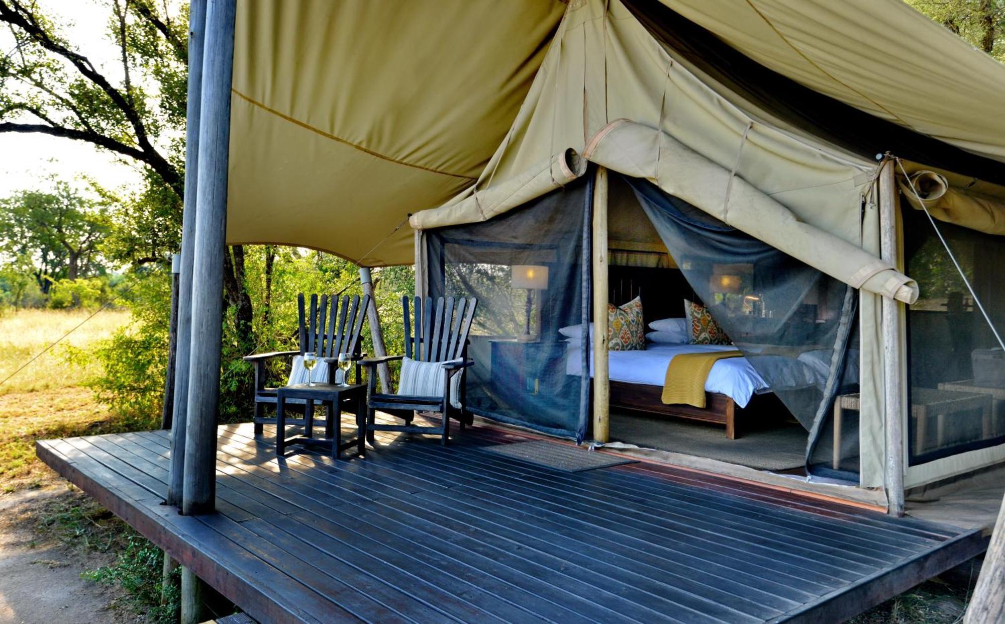 Rhino Walking Safaris Hotel Скукуза Екстериор снимка
