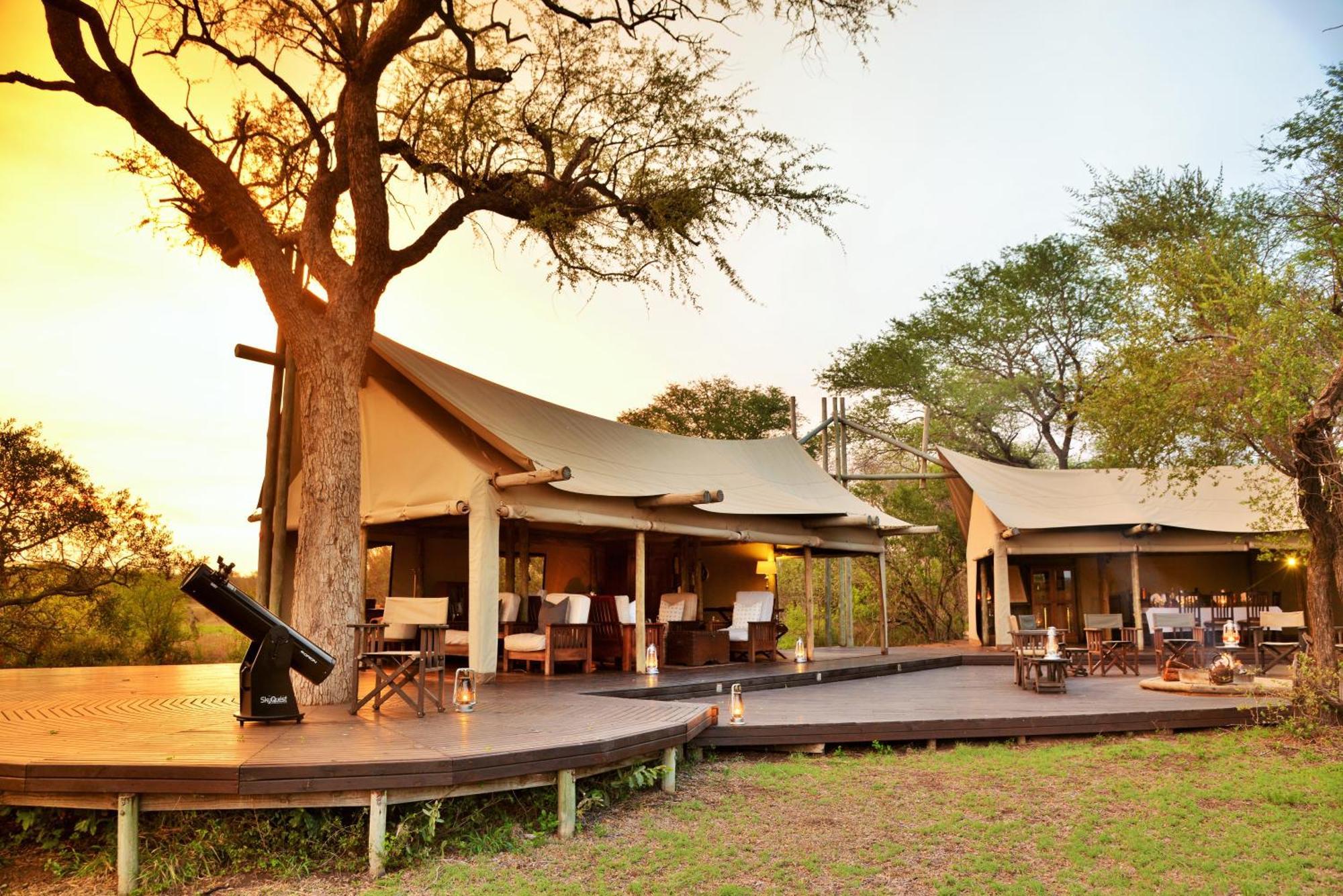Rhino Walking Safaris Hotel Скукуза Екстериор снимка