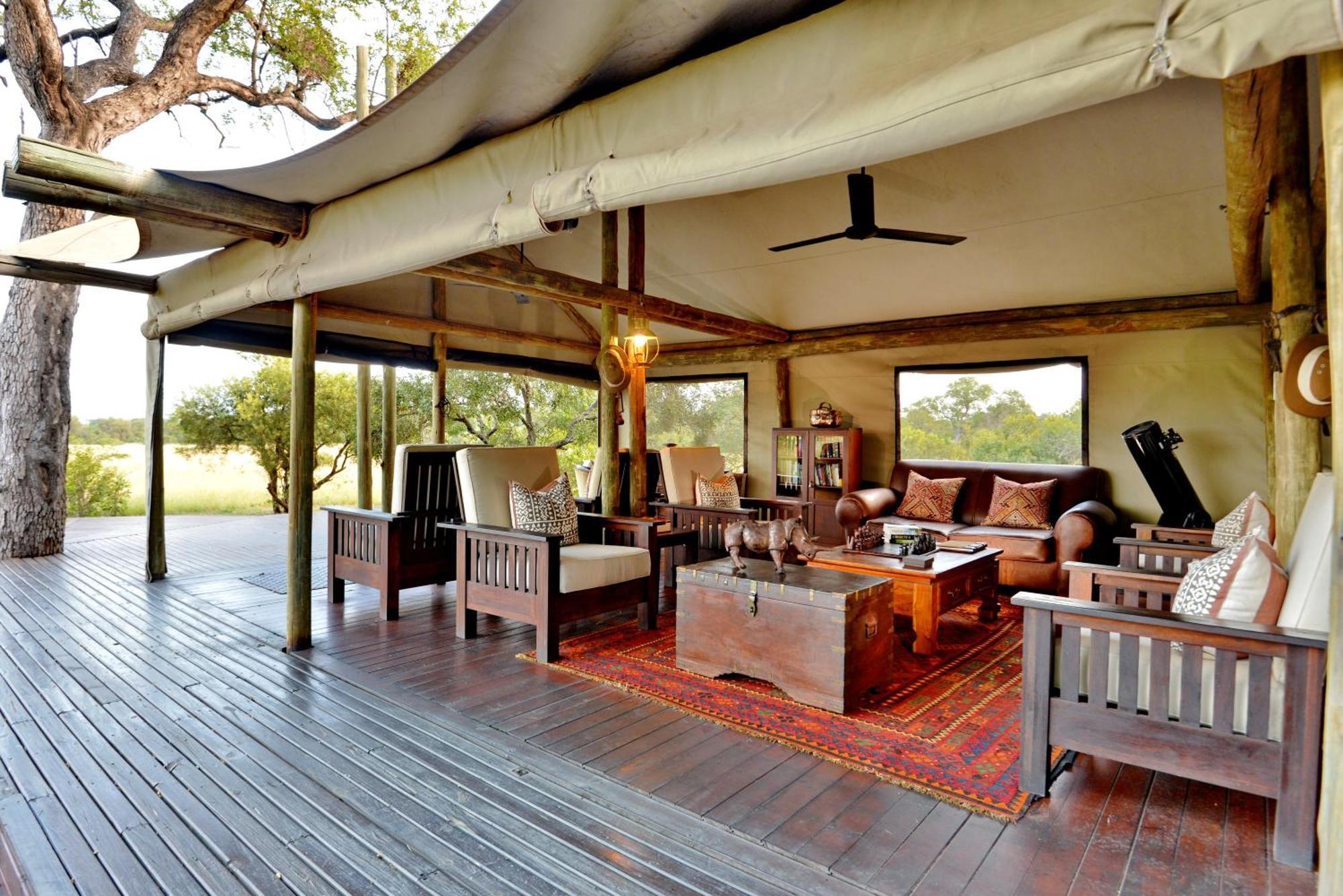 Rhino Walking Safaris Hotel Скукуза Екстериор снимка