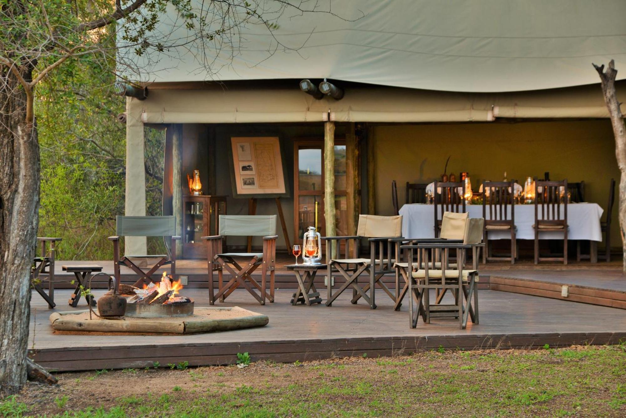 Rhino Walking Safaris Hotel Скукуза Екстериор снимка