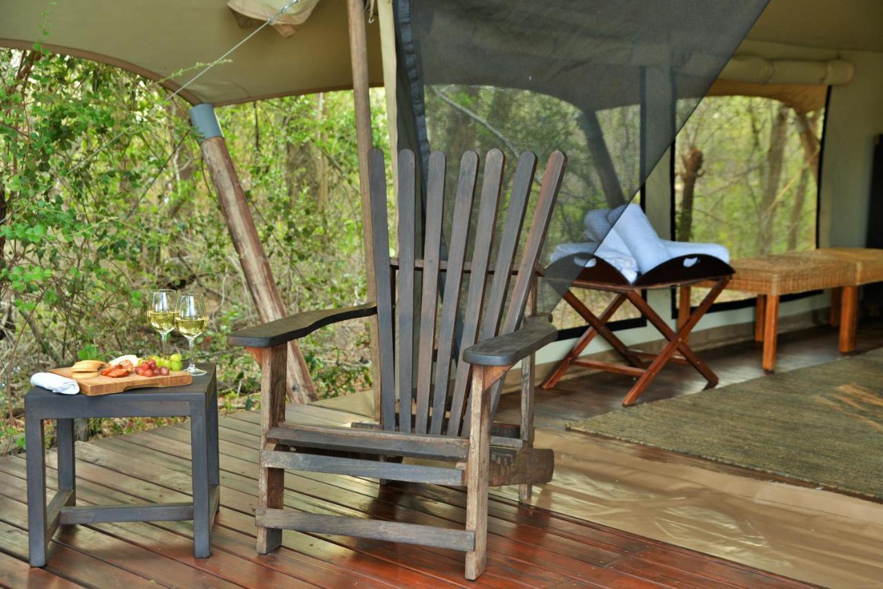 Rhino Walking Safaris Hotel Скукуза Екстериор снимка