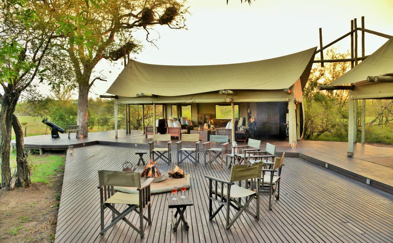 Rhino Walking Safaris Hotel Скукуза Екстериор снимка